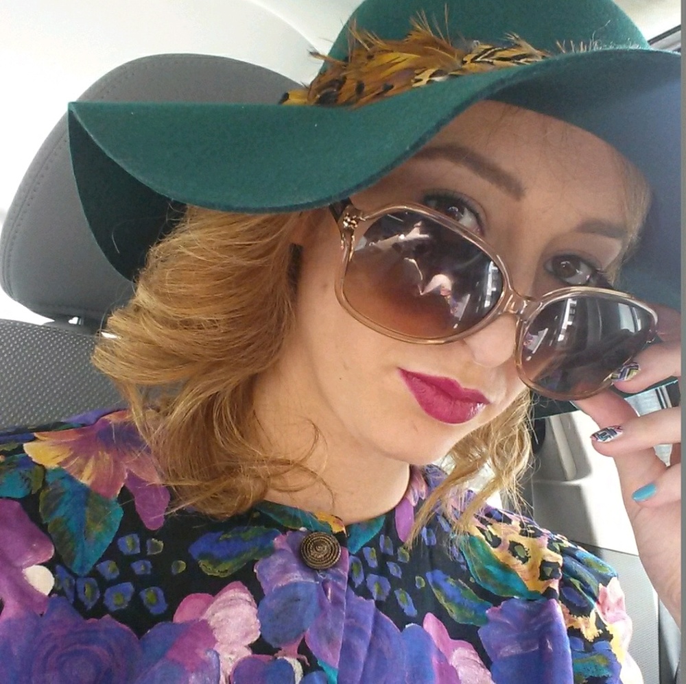 Meet your Posher, Connie